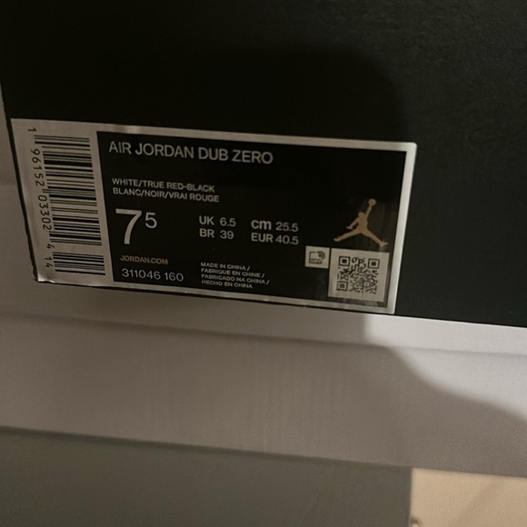 Air Jordan dub zero 7.5. Never worn.